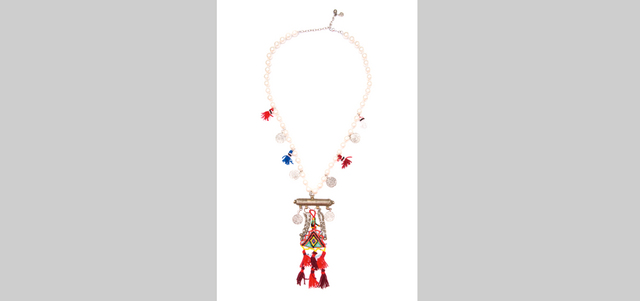 «تاليد»: قلادة بتصميم قبلي مبتكر بـ920 درهماً في «سوس».