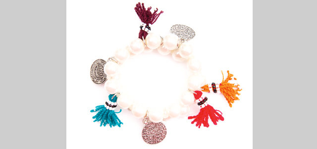 «تاليد»: سوار بتصميم ملوّن وشبابي بـ390 درهماً في «سوس».