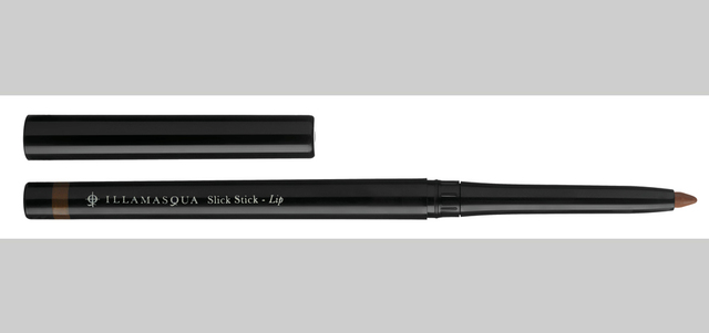 «إلاماسكواه»: قلم كحل ذو التركيبة الكريمية الناعمة بـ112 درهماً.