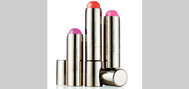 «لورا مارسييه»: ألوان الماكياج للشفاه والخدود من مجموعة الصيف «سينت تروبيه» بـ147 درهماً للقطعة.