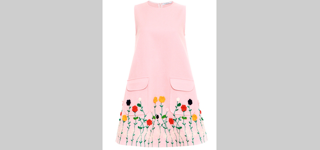 «فيفيتا»: فستان قصير بتصميم شبابي بـ2425 درهماً في «سوس».