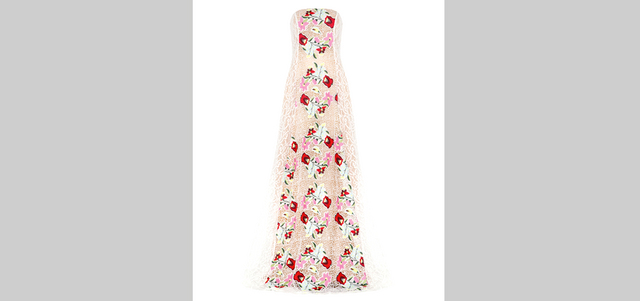 «أو تي تي»: فستان من الدانتيل المطرّز بـ4050درهماً.