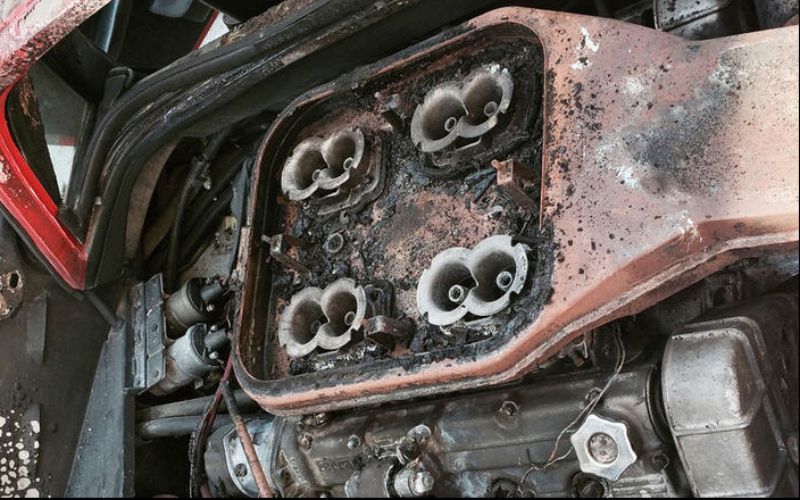 وقام هوتشيسون وصديقه مايكل بريم باستبدال محرك الـV8 المحروق بمحرك كهربائي بدلاً منه