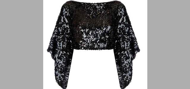 «سونيا راكيل»: بلوزة بقصّة قصيرة وأكمام طويلة من قماش الترتر بـ5400 درهم في «بلومينغديلز».