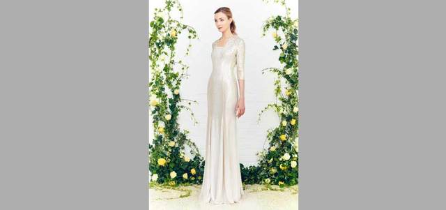 «جيني بيكهام»: فستان مسائي من قماش الترتر متفاوت الأحجام بـ14500 درهم في «بلومينغديلز».