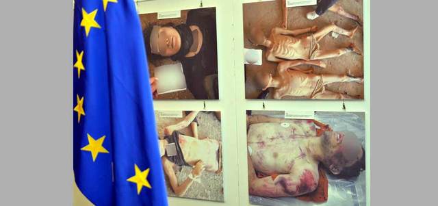 معرض صور في البرلمان الأوروبي لضحايا التعذيب بسجون النظام السوري.  أرشيفية