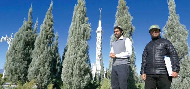 آل سلوم أكد أن «دروب» استطاع أن يصل إلى وجهات لم تصل إليها كاميرات تلفزيون من قبل.

من المصدر