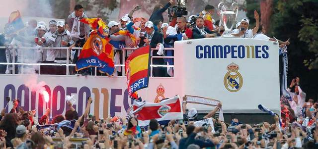 نجوم الريال يزفون كأس أبطال أوروبا إلى القلعة البيضاء في مدريد. أ.ف.ب