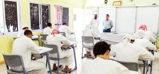 المعلمون ملتزمون بالمراقبة والتصحيح والتدريس.

تصوير: أحمد عرديتي