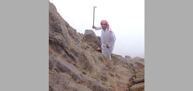 الشحي كان  من هواة تسلّق الجبال. من المصدر