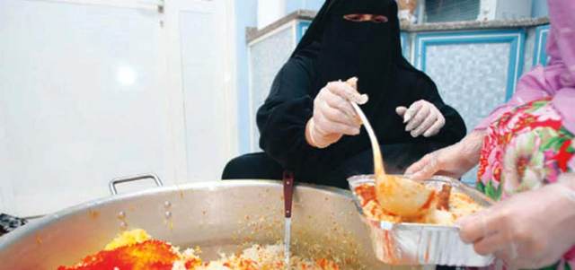 تشغيل الأسر المواطنة في إعداد الوجبات الرمضانية يهدف إلى تحقيق النفع والفائدة لها.  من المصدر