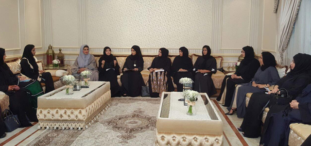 جانب من المجلس النسائي الذي استضافته دلال القبيسي في أبو ظبي