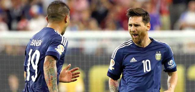 ميسي يريد التركيز أكثر على مواجهة تشيلي يوم غد في النهائي. أ.ف.ب