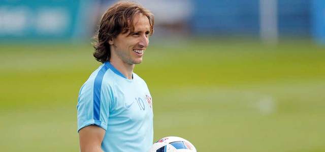 مودريتش يعود إلى المشاركة مع كرواتيا بعد الغياب أمام إسبانيا. أ.ف.ب