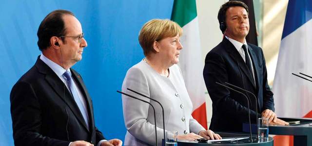 ميركل وهولاند ورينزي عقب اجتماعهم في برلين بعد خروج بريطانيا. أ.ف.ب