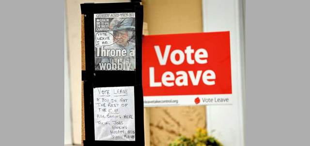 أحد إعلانات خروج بريطانيا من الاتحاد الأوروبي.  أ.ف.ب