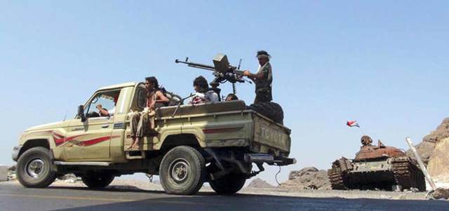 دورية لقوة من الشرعية اليمنية في عدن. رويترز