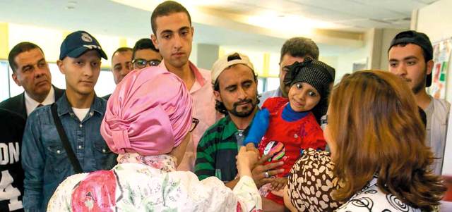 جواهر القاسمي خلال زيارتها لمستشفى سرطان الأطفال «57357» بالقاهرة في مايو 2015.  من المصدر