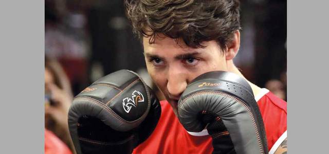 ترودو وهو يمارس رياضة الملاكمة. أرشيفية