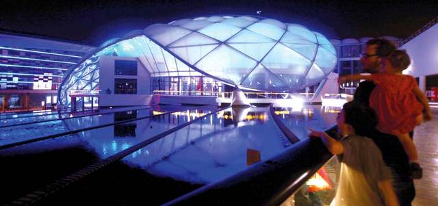 جزيرة ياس إحدى وجهات الترفيه والتسلية في دولة الإمارات.  أرشيفية