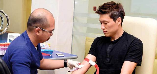 اللاعبون أجروا الفحوص الطبية. من المصدر