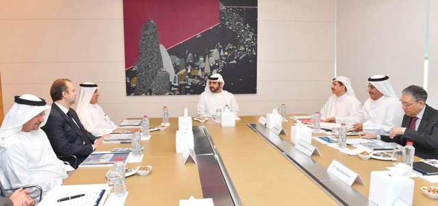 مكتوم بن محمد أثنى على جهود العاملين في هيئات مركز دبي المالي العالمي. وام
