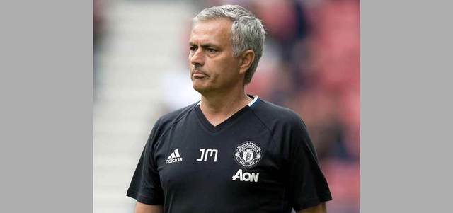 مورينيو يريد بناء فريق قوي في مانشستر أساسه بوغبا. أ.ف.ب