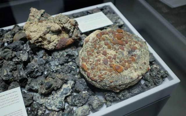 سبيكة خام غير مصقولة: هذه السكبية هي نتيجة المرحلة الاولى في عمليات صهر المعادن ،حيث كانت تجلب المواد الخام الى ساروق الحديد و تصهر لاتسخراج المعادن الصالحة . – تصوير اشوك فيرما.