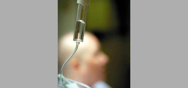 «عباس» لايزال يرقد في قسم العناية بمستشفى دبي. غيتي