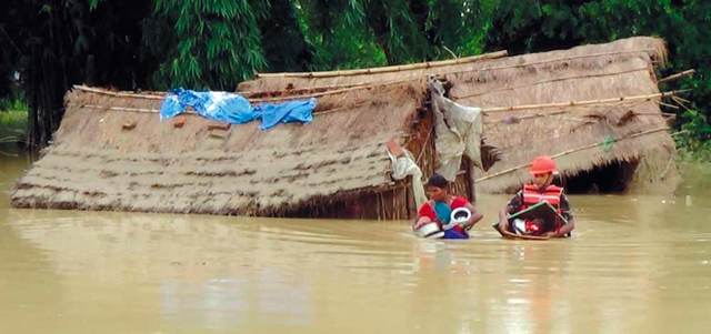المياه هدمت عشرات البيوت وحاصرت آلاف النيباليين.
