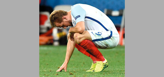 مهاجم إنجلترا كاين بعد الخروج الحزين من كأس أمم أوروبا الأخيرة في فرنسا. أ.ف.ب