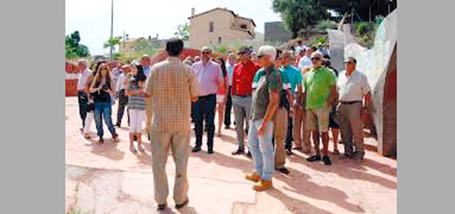 عمدة البلدة وصف السكان الجدد بأنهم أشخاص لديهم نهج بيئي في الحياة. أرشيفية