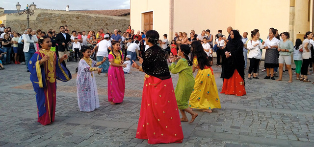 جميع الألعاب الشعبية التي شارك فيها المعهد لاقت استحساناً وإقبالاً لافتاً وتلقاها الأطفال المشاركين بفرح غامر. من المصدر