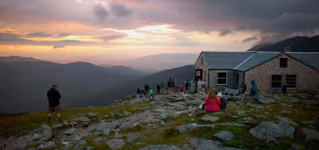يجتذب جبل واشنطن 280 ألف سائح سنوياً، خصوصاً خلال فصل الصيف في الفترة الممتدة من منتصف مايو حتى أكتوبر. د.ب.أ