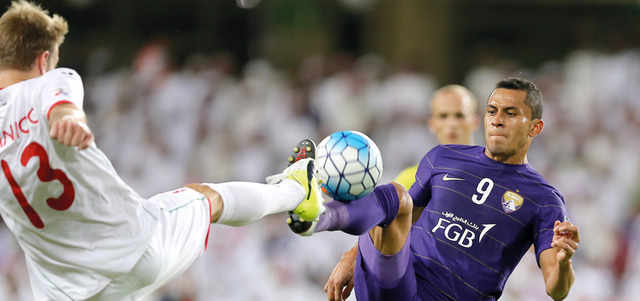 دوغلاس فشل في هز شباك لوكوموتيف في ذهاب ربع النهائي الآسيوي. تصوير: إريك أرازاس