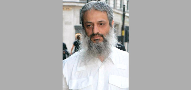 الشرطي طارق طُرد من عمله بسبب سوء سلوكه.