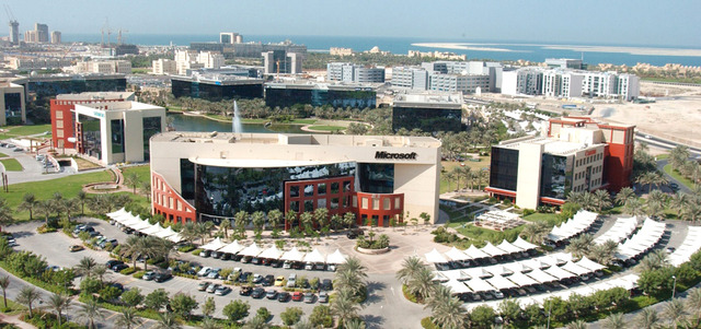 إنشاء مدينتي «دبي للإنترنت» و«دبي للإعلام» من مبادرات دبي الرائدة إقليمياً. أرشيفية