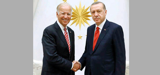 أردوغان مع جو بايدن.. توقيت المعركة التي قامت بها تركيا ملائمة. رويترز