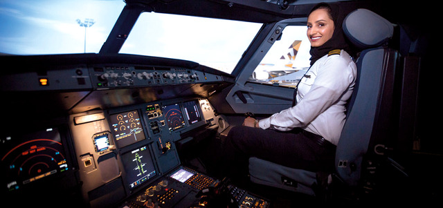 عائشة أكدت أنها تلقت تدريبات مكثفة بعد اختيارها لتقود الطائرة العملاقة. من المصدر