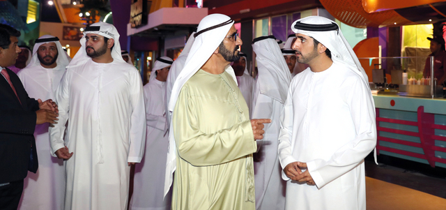 محمد بن راشد تفقد «آي إم جي» برفقة حمدان ومكتوم بن محمد. الإمارات اليوم
