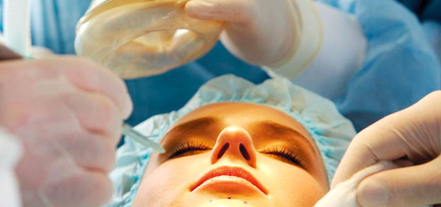 عمليات تجميل الأنف غير مشمولة بمظلة التأمين الصحي.

من المصدر