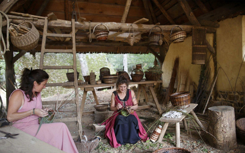 بدأ العمل على الحصن منذ يونيو 1997.