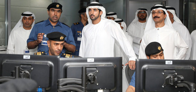 حمدان بن محمد اطلع على سير العمل وتعرف إلى أحدث مشروعات ومبادرات جمارك دبي. وام