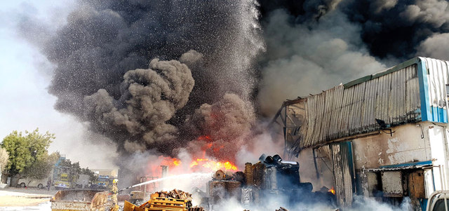 الحريق أتى على مستودعين.

الإمارات اليوم