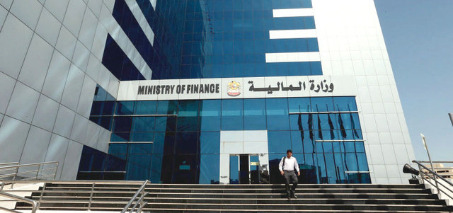 «الوزارة» فاضلت بين حدّين للإيرادات للتسجيل في الضريبة يراوحان بين 2 و4 ملايين درهم.  أرشيفية