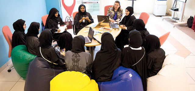 «معاكم» تهدف إلى مناقشة قضايا وتحديات الشباب من خلال اجتماعات دورية مع المختصين. من المصدر