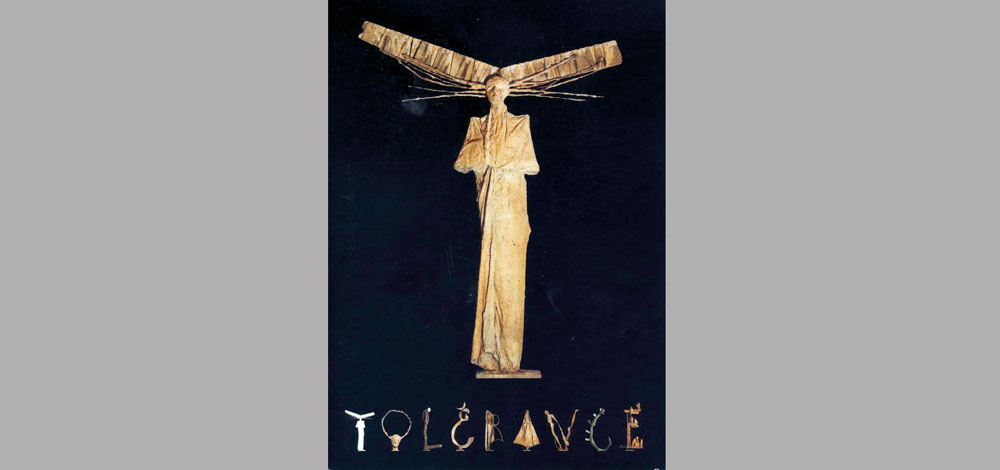 فنان فرنسي صمم النُّصب، وأقيم أمام ديوان ولي عهد أبوظبي.