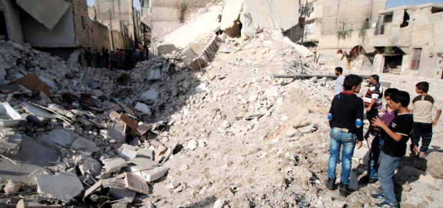 على الرغم من اتفاقات وقف إطلاق النار لم يتمكن أحد من وقف تدمير مدينة حلب. رويترز