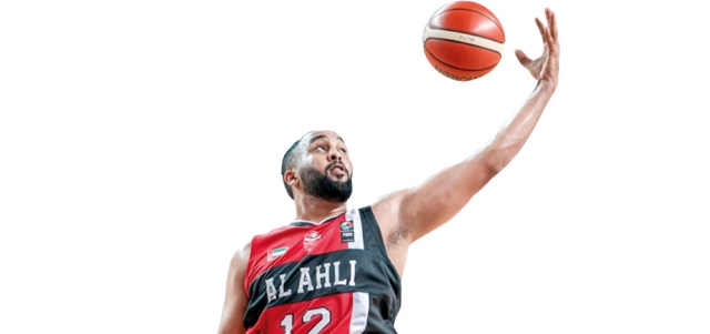 قيس عمر أفضل لاعبي آسيا في «الريباوند». من المصدر