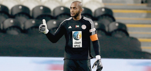 حارس الجزيرة علي خصيف قدم مباراة كبيرة أمام الشارقة ليعود إلى مستواه المعهود. تصوير: إريك أرازاس